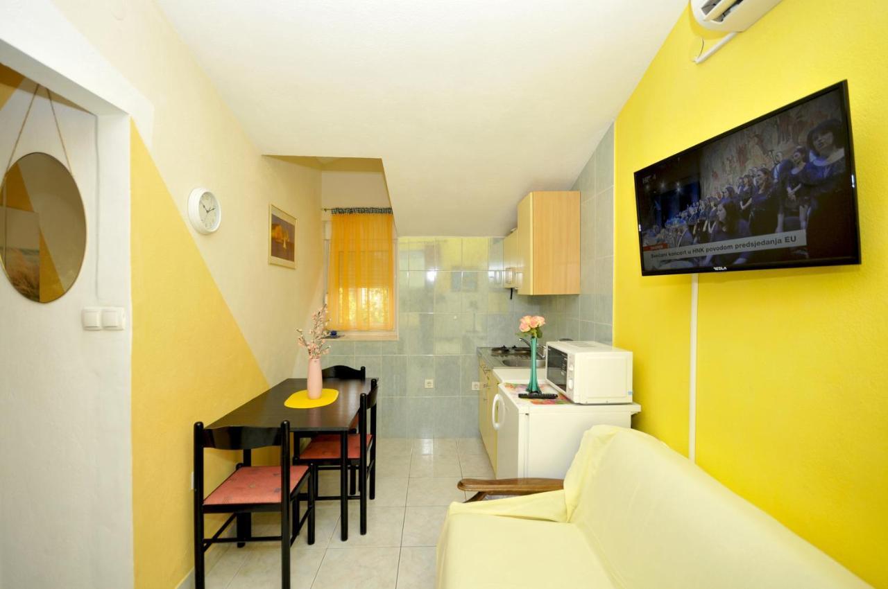 Apartments With A Parking Space Okrug Donji, Ciovo - 13732 Donji Okrug  Buitenkant foto